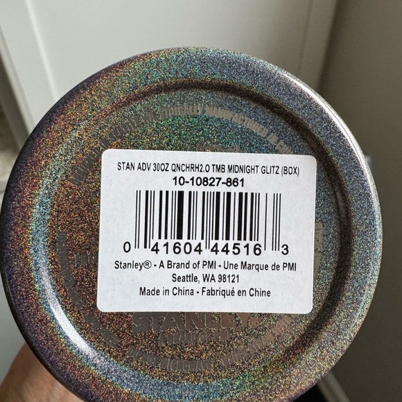 Midnight Glitz 30oz in box - Picture 3 of 4